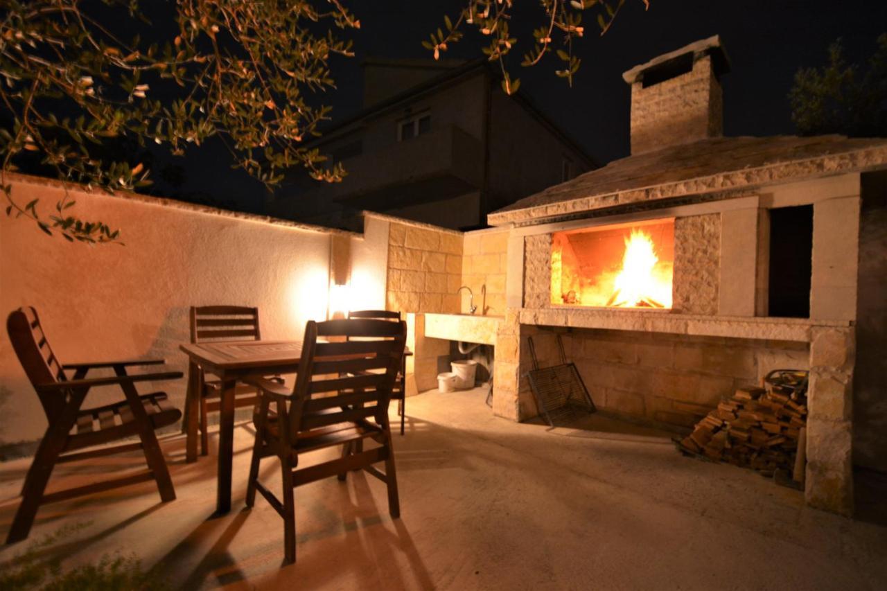 Apartmani Emili Sukosan Exterior photo